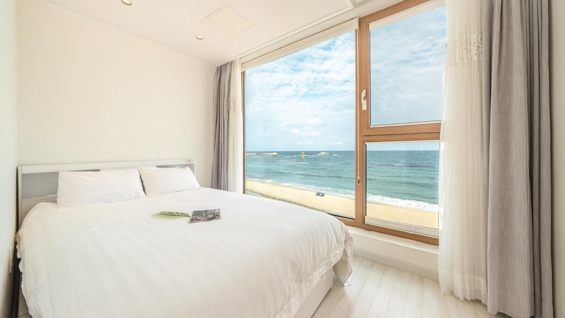 Goseong Littlesquare Oceanview Pension エクステリア 写真